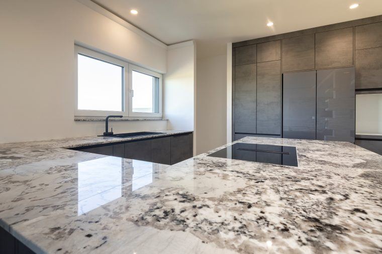 Plan de travail sur mesure en quartzite Glacier